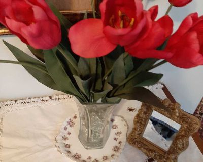 Silk tulips mirror vas plate