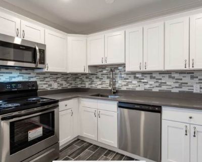 2 Bedroom 1BA 1000 ft Pet-Friendly Apartment For Rent in New London County, CT