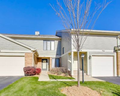 2 Bedroom 2BA 1260 ft Townhouse For Sale in Libertyville, IL