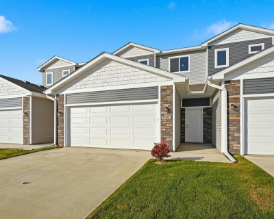 2 Bedroom 1BA 1399 ft Condo For Sale in Norwalk, IA