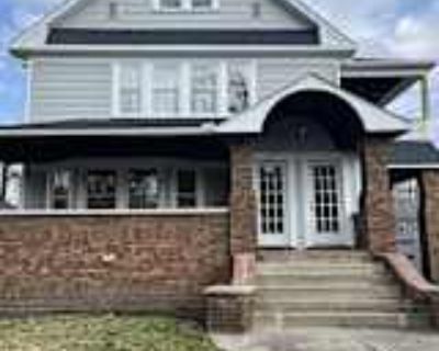 3 Bedroom 1BA Apartment For Rent in Akron, OH 247 Oakdale Ave unit UP