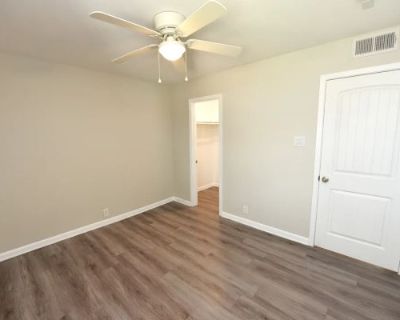 Michael higginbotham (Has an Apartment) on iROOMit. Room in the 2 Bedroom...