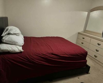 Available on: now. Furnished. Pet friendly. Parking available * Internet included * LGBTQ+ friendly * Dog friendly * Students welcome * 40+ years welcome MIA will require background checks for this room Learn more. Private Life In the country. Nothing but peace and quiet all around. You have your own private room and share guest bathroom. You will be right off of 95 and 10mins from town. Near H...