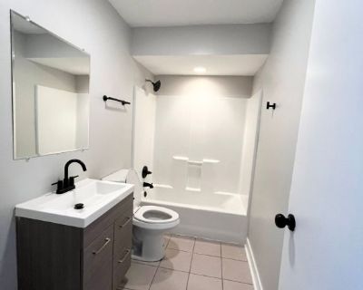 Experience the Best of Bronzeville Living at 4034 S Prairie Ave!