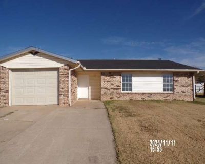 home located close to Bishop School District. image_url. Pet friendly Garage Air conditioning Ceiling fan Microwave Range Unit Amenities air conditioning ceiling fan microwave range refrigerator Property Amenities pet friendly parking garage. 3 Bedroom. 1.5 Bathroom. 1285 ft