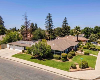 4 Bedroom 2BA 2810 ft Single Family House For Sale in Bakersfield, CA