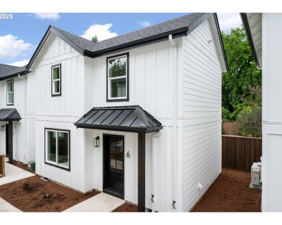 2 Bedroom 1BA 816 ft Condo For Sale in Milwaukie, OR