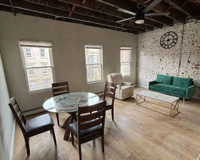 Private room with shared bathroom in an apartment with 3 roomies