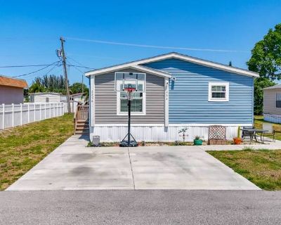 3 Bedroom 2BA 1200 ft Mobile Home For Sale in West Palm Beach, FL