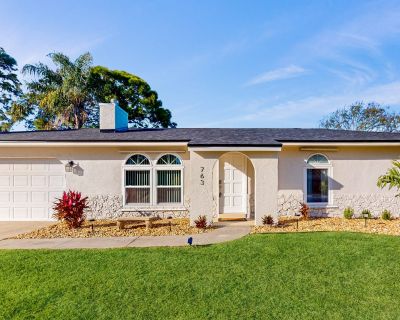 3 Bedroom 2BA House Vacation Rental in Cozy Palm Bay Get Away, Palm Bay, FL