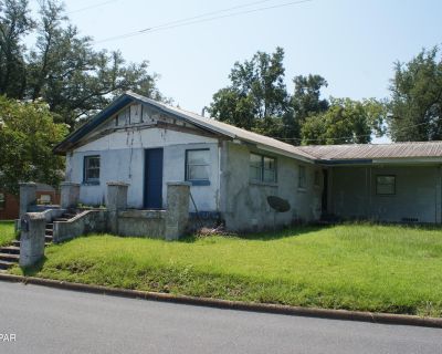 2 Bedroom 1BA 1348 ft Single Family Home For Sale in Marianna, FL