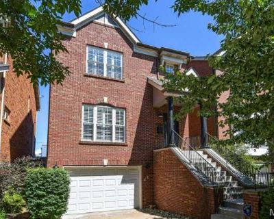 3 Bedroom 3BA 1932 ft Apartment For Rent in St. Louis, MO