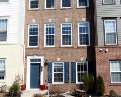 4 Bedroom 4BA 2120 ft Townhouse For Rent in Leesburg, VA