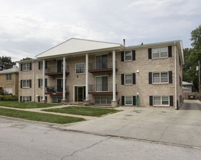 2 Bedroom 1BA 800 ft Pet-Friendly Apartment For Rent in Omaha, NE