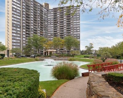 1 Bedroom 1BA 800 ft Condo For Sale in Bayside, NY