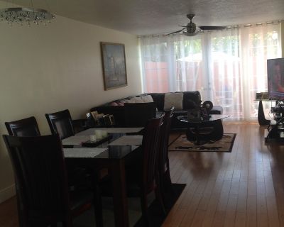 Friendly Townhome in Florida U.S (Has a House) on iROOMit. Room in the...