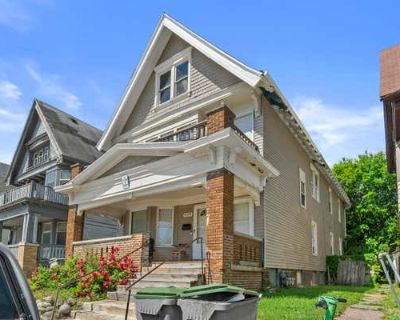 Multi Family Home For Sale in MILWAUKEE, WI