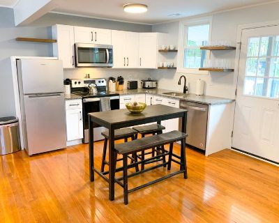 Deposit: $198.00 * Utilities included?: Yes * Fees apply?: Yes. References are not required. Non-smoking. Furnishings: Furnished * Disabled access: * Living room: shared. Availability Available Now Minimum term 1 month Maximum term None. Private furnished room for rent. Rest your head in trendy Rockwood. This neighborhood is popular with families and young professionals due thanks to a vibrant ...