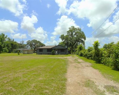 3 Bedroom 2BA 1470 ft Single Family House For Sale in Freeport, TX