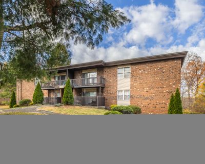 2 Bedroom 1BA 925 ft Condo For Sale in Seymour, CT