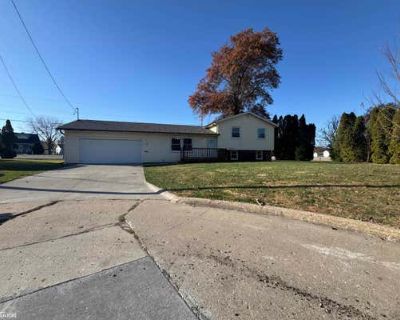 3 Bedroom 2BA 1166 ft Single Family Home For Sale in BURLINGTON, IA
