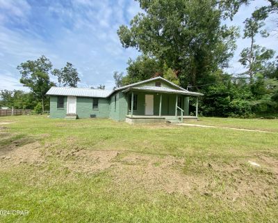 3 Bedroom 2BA 1530 ft Single Family Home For Sale in Marianna, FL