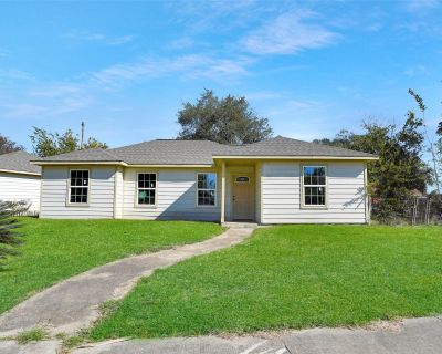 4 Bedroom 1BA 1575 ft Single Family House For Sale in Pasadena, TX