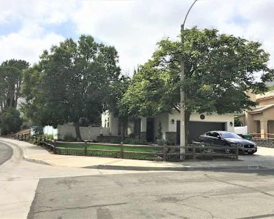 Available on: now. Unfurnished. Parking available * Internet included * LGBTQ+ friendly * Students welcome * 40+ years welcome ana will require background checks for this room Learn more. Home is close to UCR, RCC, eateries, mall, gym, etc. Nice hiking trails nearby. Home is located in Hidden Springs/North Moreno Valley. Very cozy rustic home in nature like setting near mountains with many tree...