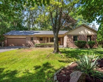 Beck Rd, Novi, Home For Rent