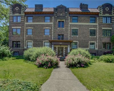 2 Bedroom 1BA 1106 ft Condo For Sale in Cleveland Heights, OH