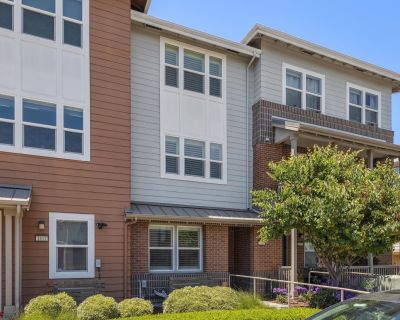 3 Bedroom 3BA 1727 ft Townhouse For Sale in Alameda, CA