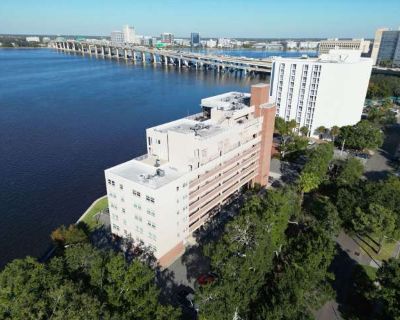 2 Bedroom 2.5BA 1561 ft Apartment For Rent in Jacksonville, FL