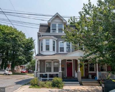 4 Bedroom 2BA 1979 ft Apartment For Rent in Lancaster, PA