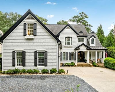 6 Bedroom 6BA 5000 ft Single Family House For Sale in Atlanta, GA