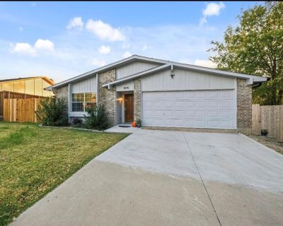 3 Bedroom 2BA 1401 ft Single Family House For Sale in Carrollton, TX