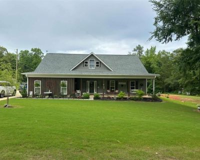 3 Bedroom 2BA 1918 ft Single Family House For Sale in Roanoke, AL