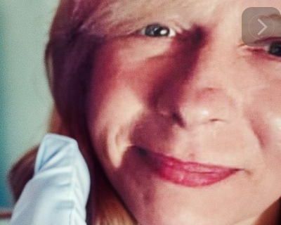 $950 /month. Age: 50 * Smoker?: No * Any pets?: No * Occupation: Professional * Gender: Female. Smoking room acceptable. Pets are fine. No preference specified. Looking in: Winston-Salem. I am a professional female aged 50. I am looking for a small or large room. I am available to move from 11/24/2025 and have a budget of $950/month. I would like to share with males or females of any age.