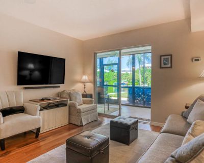 2 Bedroom 2BA Pet-Friendly Condo Vacation Rental in Turtle Bay Beauty, Siesta Key, FL