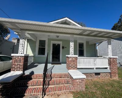 Deposit: $775.00 * Utilities included?: Yes * Fees apply?: No. References are not required. Non-smoking. Furnishings: Unfurnished * Disabled access: * Living room: shared. Availability Available Nov 24 2025 Minimum term 12 months Maximum term 36 months. Just 1.3 miles to downtown Durham, this bungalow features a nice kitchen with shaker cabinets and stainless appliances, original pine hardwood ...