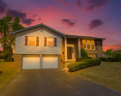 4 Bedroom 2BA 1900 ft Single Family House For Sale in Hoffman Estates, IL