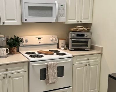 Private room with shared bathroom in Apartment with , Newport News , VA 23606