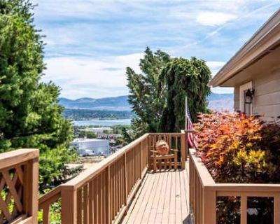 Amazing Views Amazing 4 Bedroom/3 Bath Home-Move In Special. image_url. In unit laundry Patio / balcony Dishwasher Pet friendly Garage Hot tub Unit Amenities dishwasher fireplace in unit laundry microwave oven patio / balcony range refrigerator Property Amenities parking garage hot tub cats allowed dogs allowed. Pets allowed. 4 Bedroom. 3 Bathroom. 3094 ft