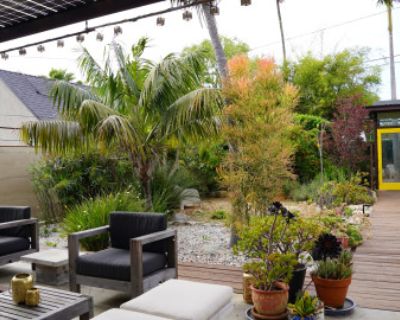 Modern Guesthouse & Backyard + Patio/Garden Access, Inlgewood, CA