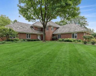 5 Bedroom 3BA 4077 ft Apartment For Rent in Lake Forest, IL