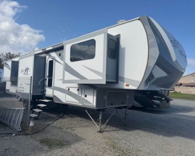 2017 Highland Ridge Rv Roamer Fifth Wheels RF376FBH