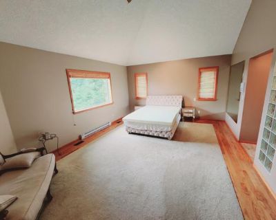 Room for Rent in 4-Bedroom Shared House