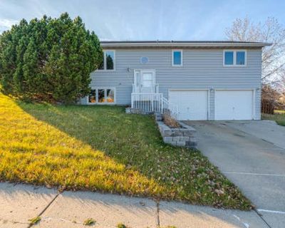 4 Bedroom 2BA 1834 ft Single Family Home For Sale in BISMARCK, ND