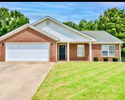 3 Bedroom 2BA 1500 ft Pet-Friendly Apartment For Rent in Mauldin, SC