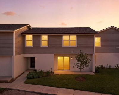 3 Bedroom 2BA 1414 ft Townhouse For Sale in Lakeland, FL