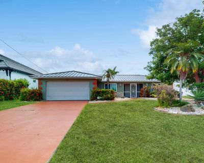 4 Bedroom 2BA Pet-Friendly House Vacation Rental in Tropical Fun, Cape Coral, FL